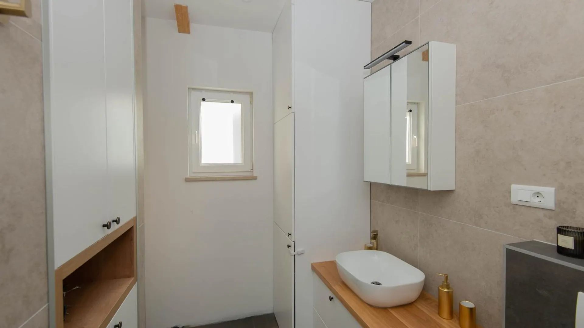Paolo Apartment, Parking, Terrace, Netflix Zadar 0*,  Croatia