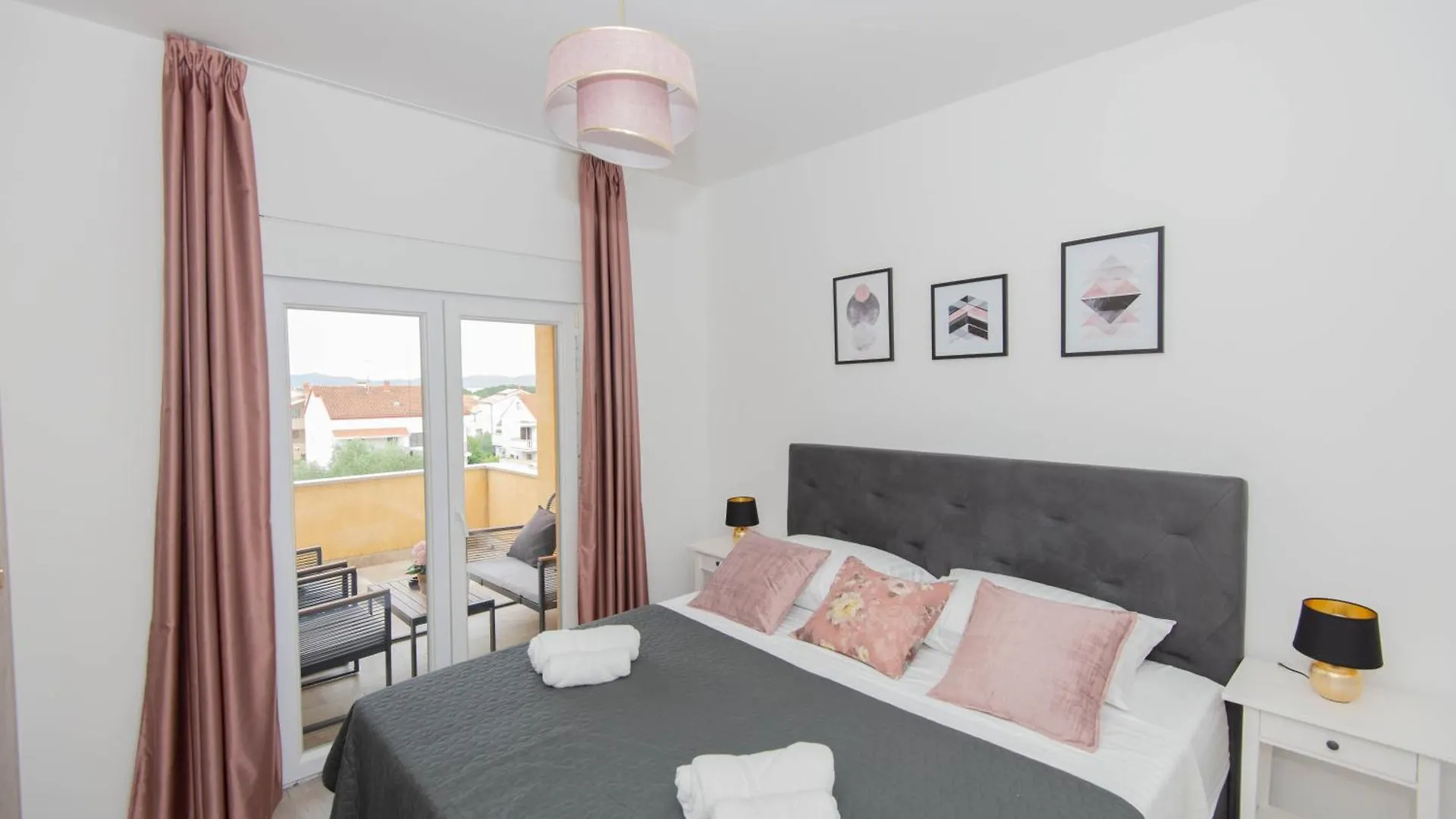 Paolo Apartment, Parking, Terrace, Netflix Zadar 0*,