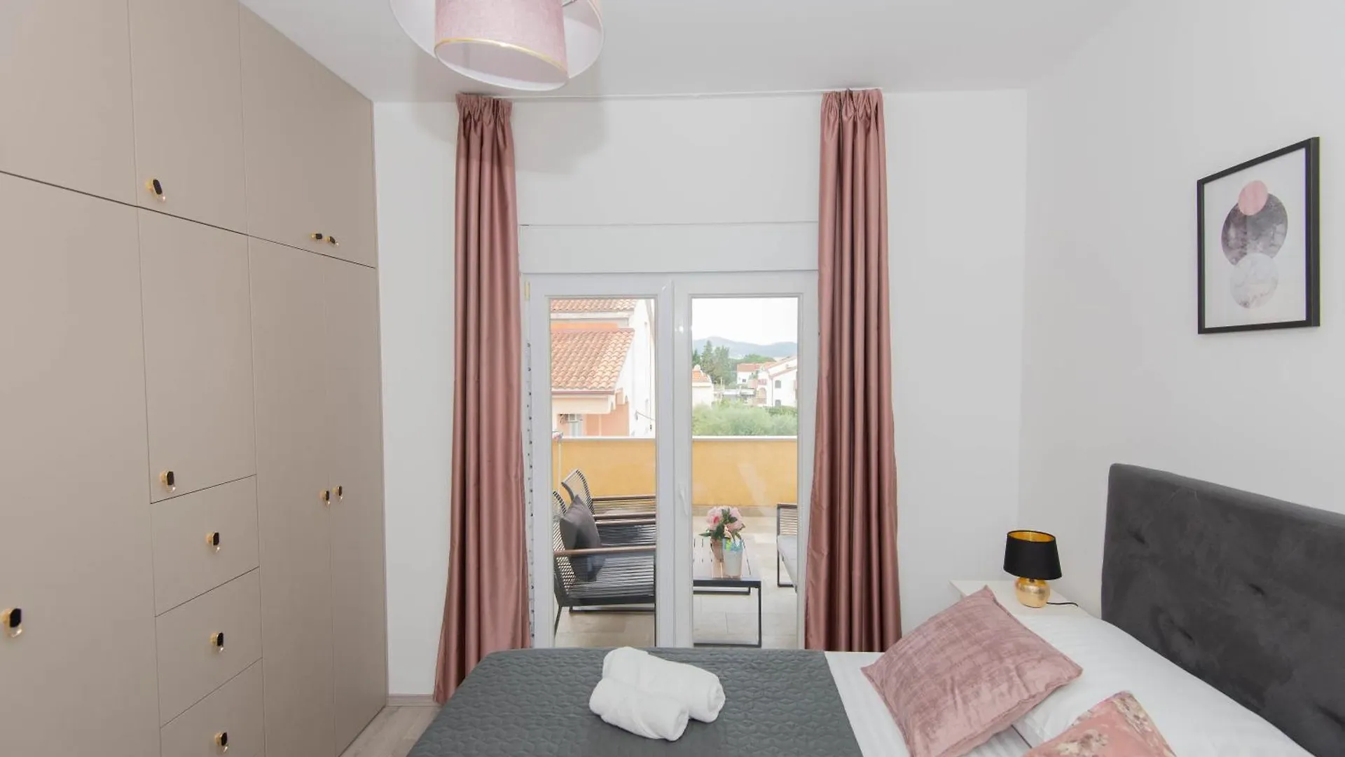 Paolo Apartment, Parking, Terrace, Netflix Zadar